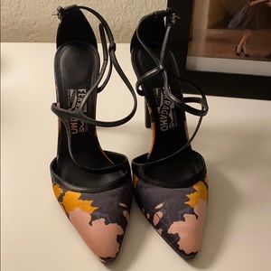 Salvatore Ferragamo heels 👠